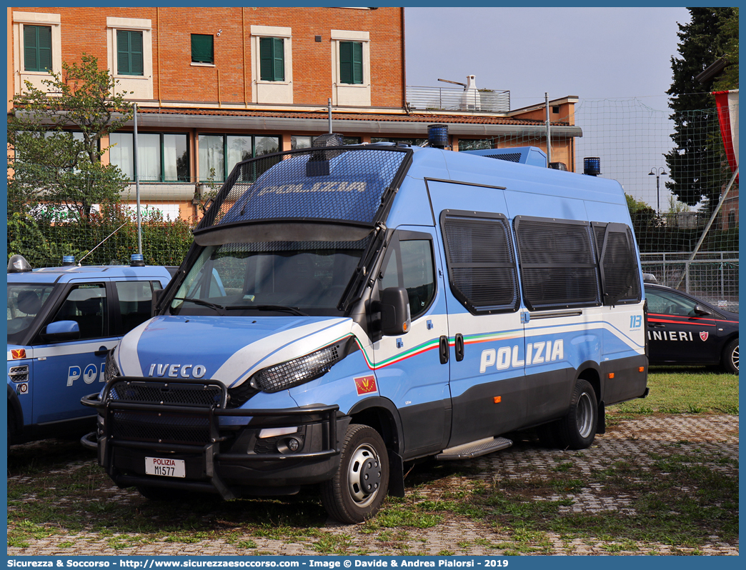 Polizia M1577
Polizia di Stato
Reparto Mobile
Iveco Daily 50C17 VI serie
Allestitore Sperotto S.p.A.
Parole chiave: PS;P.S.;Polizia;di;Stato;Reparto;Mobile;Iveco;Daily;50C17;Sperotto