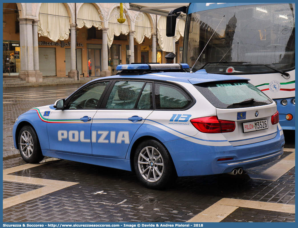 Polizia M3526
Polizia di Stato
Polizia Stradale
Bmw Serie 3 F31 Touring restyling
Allestitore Focaccia Group S.r.l.
Parole chiave: PS;P.S.;Polizia;di;Stato;Stradale;Bmw;Serie 3;F31;F 31;Touring;Focaccia