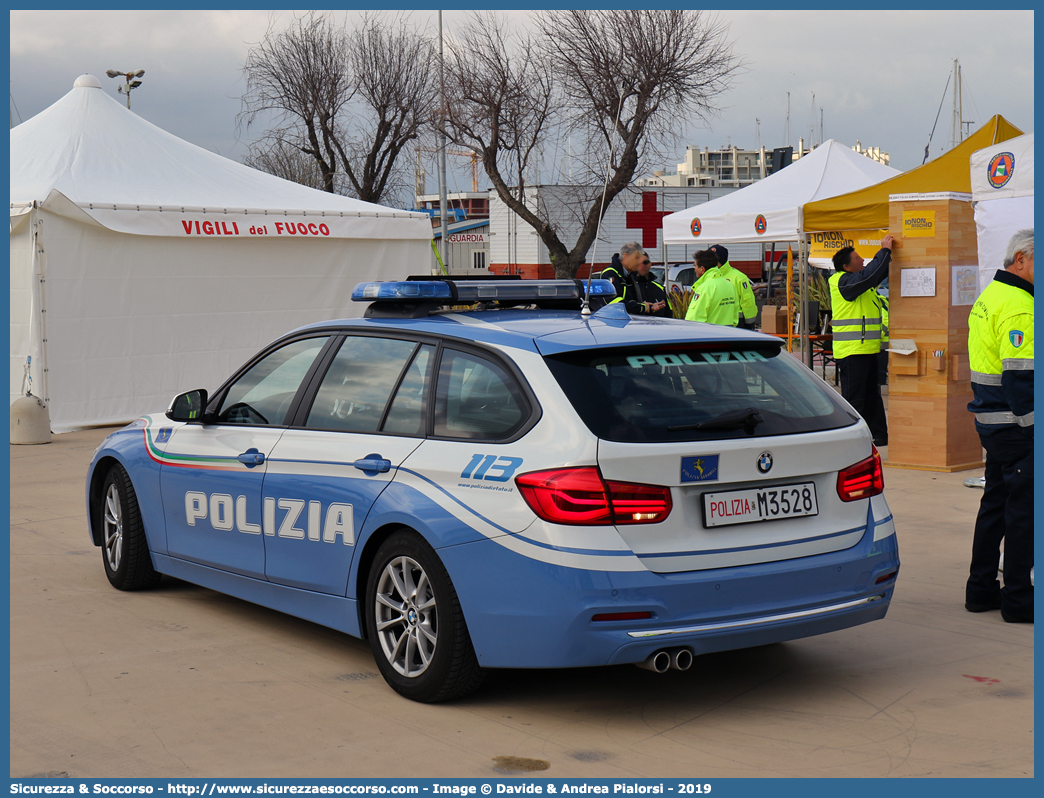 Polizia M3528
Polizia di Stato
Polizia Stradale
Bmw Serie 3 F31 Touring restyling
Allestitore Focaccia Group S.r.l.
Parole chiave: PS;P.S.;Polizia;di;Stato;Stradale;Bmw;Serie 3;F31;F 31;Touring;Focaccia