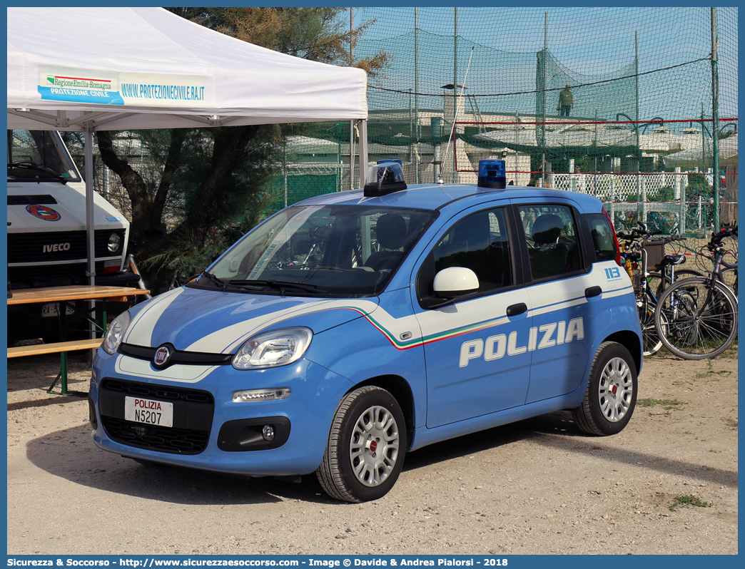 Polizia N5207
Polizia di Stato
Fiat Nuova Panda II serie
Allestitore Focaccia Group S.r.l.
(II fornitura)
Parole chiave: PS;P.S.;Polizia;di;Stato;Polizia;Fiat;Nuova;Panda;Focaccia