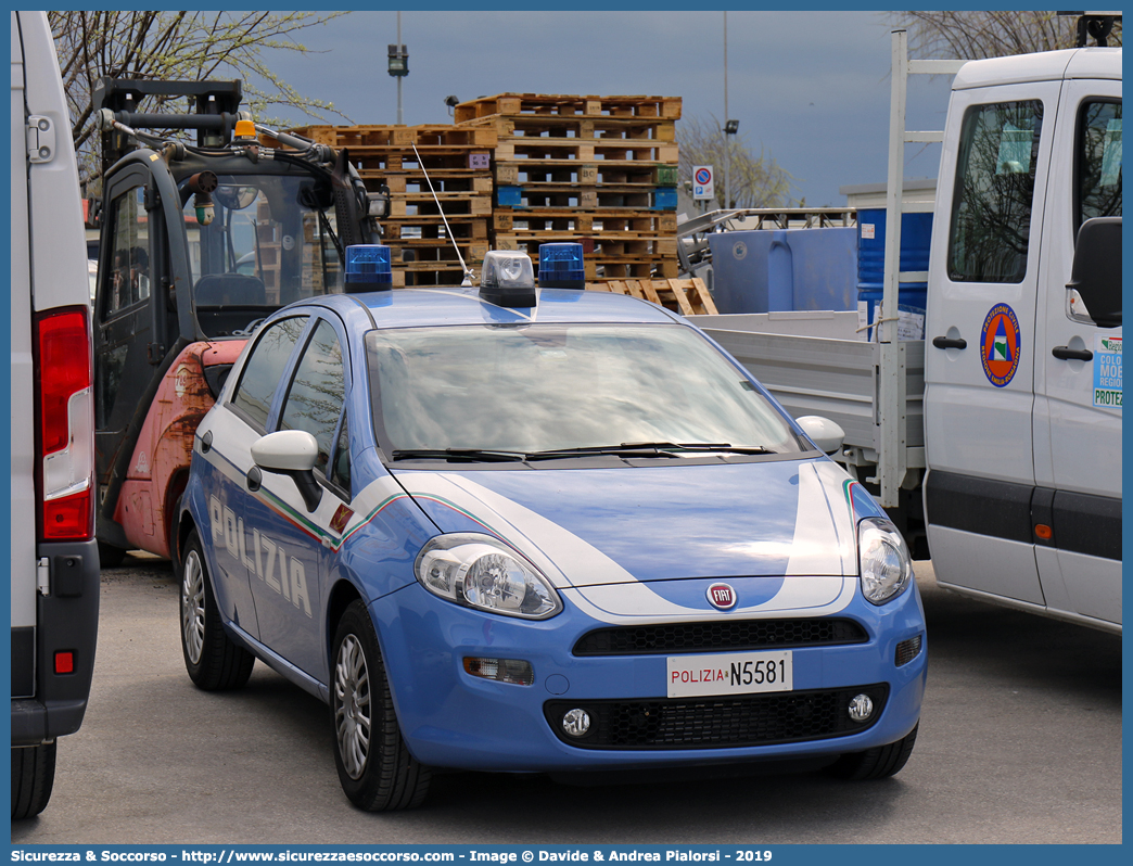 Polizia N5581
Polizia di Stato
Polizia Ferroviaria
Fiat Punto IV serie
Allestitore Nuova Carrozzeria Torinese S.r.l.
Parole chiave: Polizia;Stato;Polizia di Stato;Ferroviaria;Polfer;Fiat;Punto;Nuova;Carrozzeria;Torinese;NCT