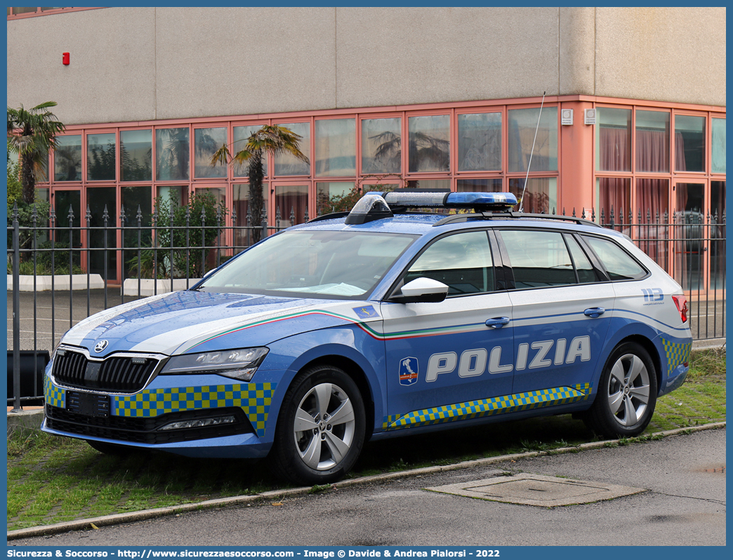 -

Polizia di Stato
Polizia Stradale
Autostrade per l'Italia S.p.A.
Skoda Superb Wagon III serie restyling
Allestitore Focaccia Group S.r.l.
Parole chiave: PS;P.S.;Polizia;di;Stato;Stradale;Autostrade per Italia S.p.A.;Skoda;Superb;Wagon;Station;SW;S.W.;Focaccia