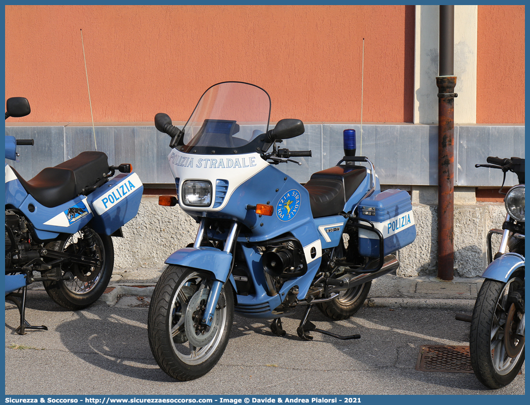 Polizia D0424
Polizia di Stato
Polizia Stradale
Moto Guzzi 850 T5
Parole chiave: Polizia di Stato;Polizia;PS;Polizia Stradale;Moto;Guzzi;850;T5;t5