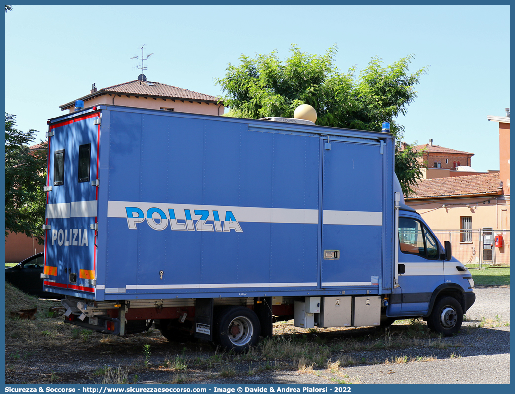 Polizia F3384
Polizia di Stato
Polizia Scientifica
Iveco Daily 60C15 III serie
Allestitore Sperotto S.p.A.
Parole chiave: PS;P.S.;Polizia;di;Stato;Scientifica;Iveco;Daily;Sperotto