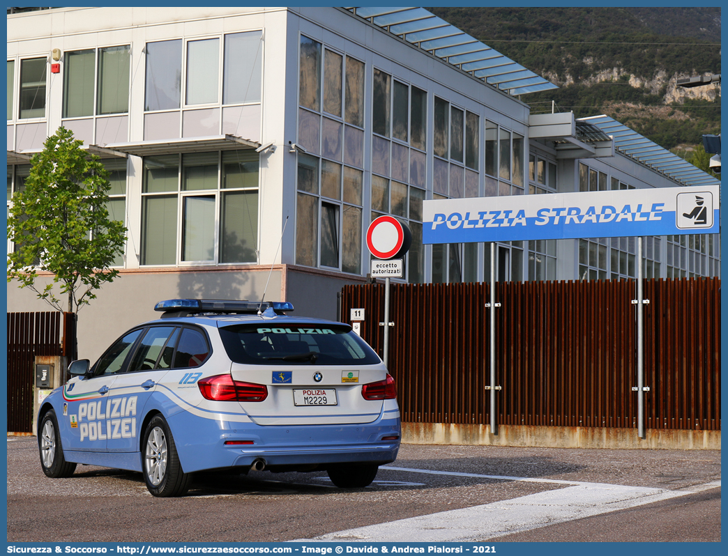 Polizia M2229
Polizia di Stato
Polizia Stradale
Autostrada del Brennero S.p.A.
Bmw Serie 3 F31 Touring
Allestitore Focaccia Group S.r.l.
Parole chiave: Polizia di Stato;Polizia Stradale;Autostrada del Brennero S.p.A.;Brenneroautobahn A.G.;Bmw;Serie 3;F31;F 31;Touring;Focaccia