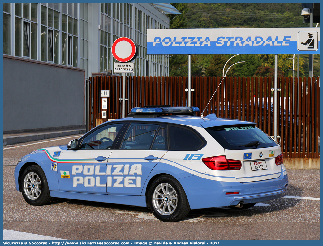 Polizia M2229
Polizia di Stato
Polizia Stradale
Autostrada del Brennero S.p.A.
Bmw Serie 3 F31 Touring
Allestitore Focaccia Group S.r.l.
Parole chiave: Polizia di Stato;Polizia Stradale;Autostrada del Brennero S.p.A.;Brenneroautobahn A.G.;Bmw;Serie 3;F31;F 31;Touring;Focaccia