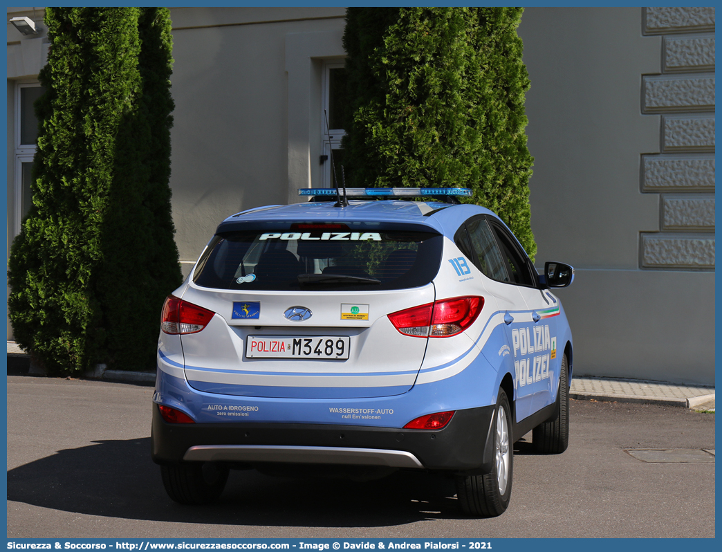 Polizia M3489
Polizia di Stato
Polizia Stradale
Autostrada del Brennero S.p.A.
Hyundai IX35 I serie restyling
Parole chiave: PS;P.S.;Polizia;di;Stato;Stradale;Autostradale;Autostrada;del;Brennero;Brennerautobahn;Hyundai;IX35;IX 35