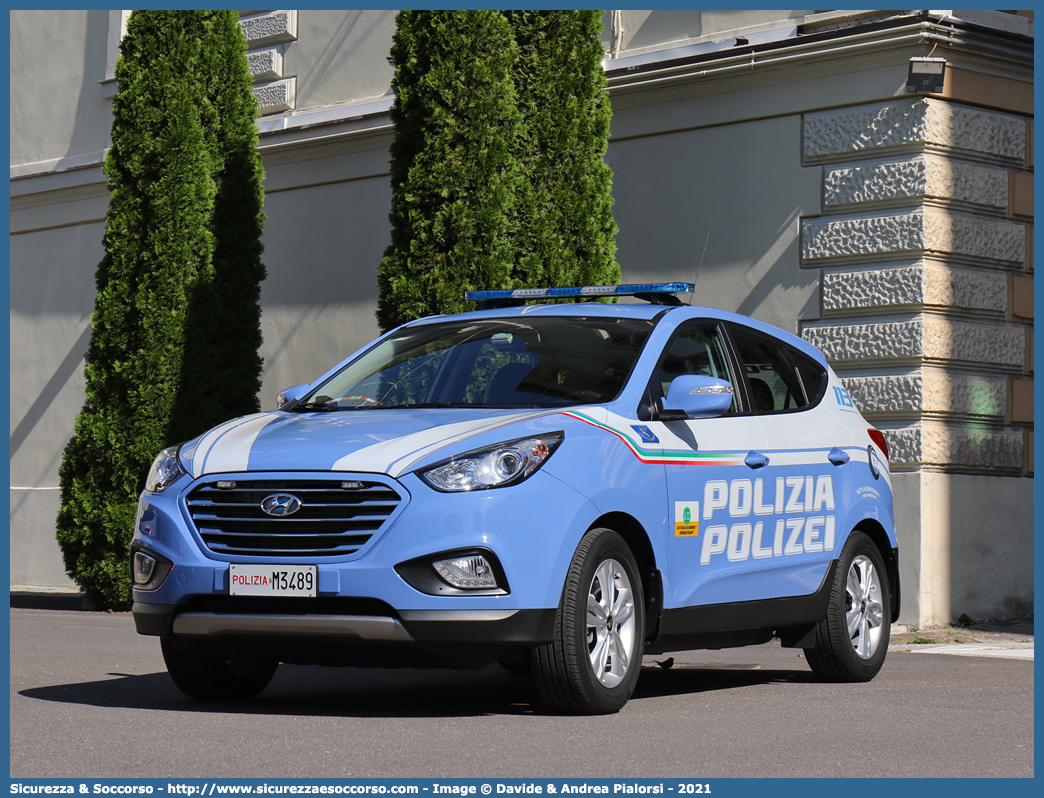 Polizia M3489
Polizia di Stato
Polizia Stradale
Autostrada del Brennero S.p.A.
Hyundai IX35 I serie restyling
Parole chiave: PS;P.S.;Polizia;di;Stato;Stradale;Autostradale;Autostrada;del;Brennero;Brennerautobahn;Hyundai;IX35;IX 35