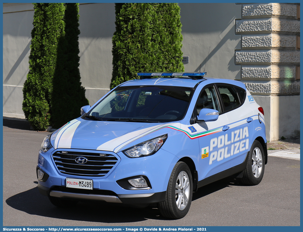 Polizia M3489
Polizia di Stato
Polizia Stradale
Autostrada del Brennero S.p.A.
Hyundai IX35 I serie restyling
Parole chiave: PS;P.S.;Polizia;di;Stato;Stradale;Autostradale;Autostrada;del;Brennero;Brennerautobahn;Hyundai;IX35;IX 35