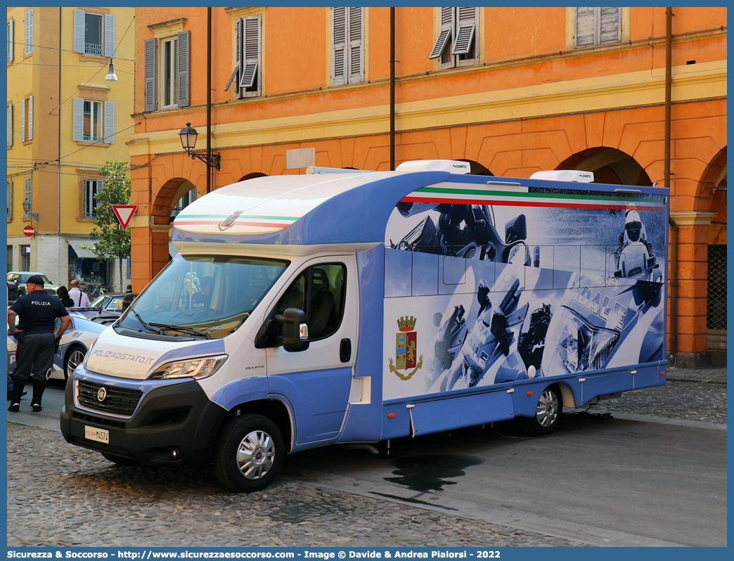 Polizia M4574
Polizia di Stato
Fiat Ducato III serie restyling
Allestitore CVS srl
Parole chiave: PS;P.S.;Polizia;di;Stato;Stradale;Fiat;Ducato;CVS