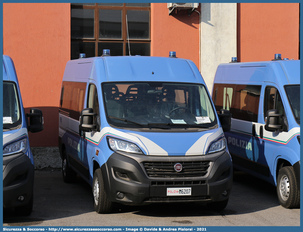 Polizia M6207
Polizia di Stato
Reparto Mobile
Fiat Ducato III serie II restyling
Allestitore Elevox S.r.l.
Parole chiave: PS;P.S.;Polizia;di;Stato;Reparto;Mobile;Fiat;Ducato;X290;Elevox