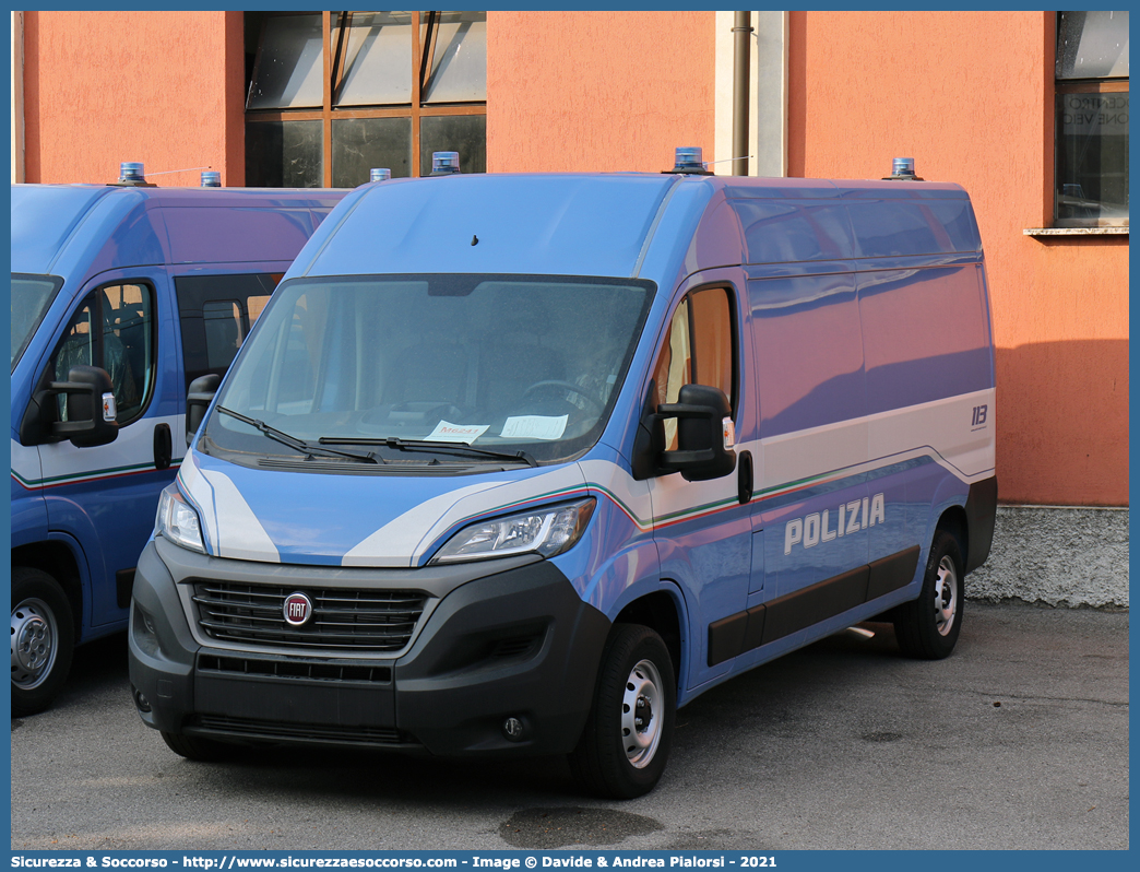 Polizia M6241
Polizia di Stato
Fiat Ducato III serie II restyling
Allestitore Elevox S.r.l.
Parole chiave: PS;P.S.;Polizia;di;Stato;Fiat;Ducato;X290;Elevox