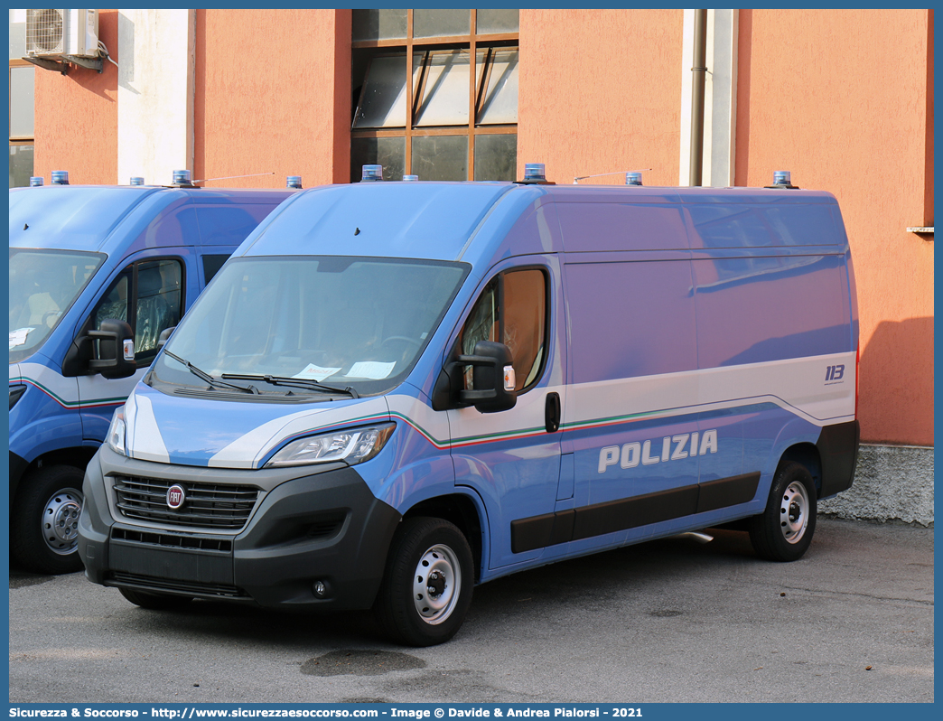 Polizia M6241
Polizia di Stato
Fiat Ducato III serie II restyling
Allestitore Elevox S.r.l.
Parole chiave: PS;P.S.;Polizia;di;Stato;Fiat;Ducato;X290;Elevox