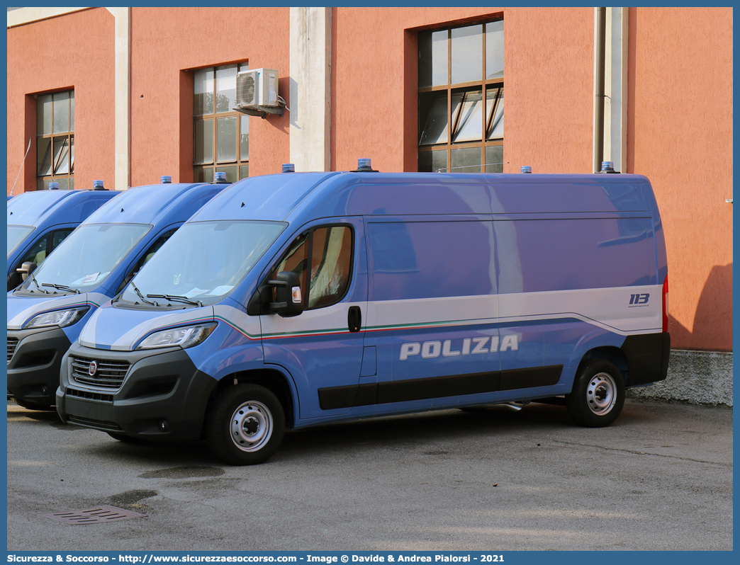 Polizia M6241
Polizia di Stato
Fiat Ducato III serie II restyling
Allestitore Elevox S.r.l.
Parole chiave: PS;P.S.;Polizia;di;Stato;Fiat;Ducato;X290;Elevox