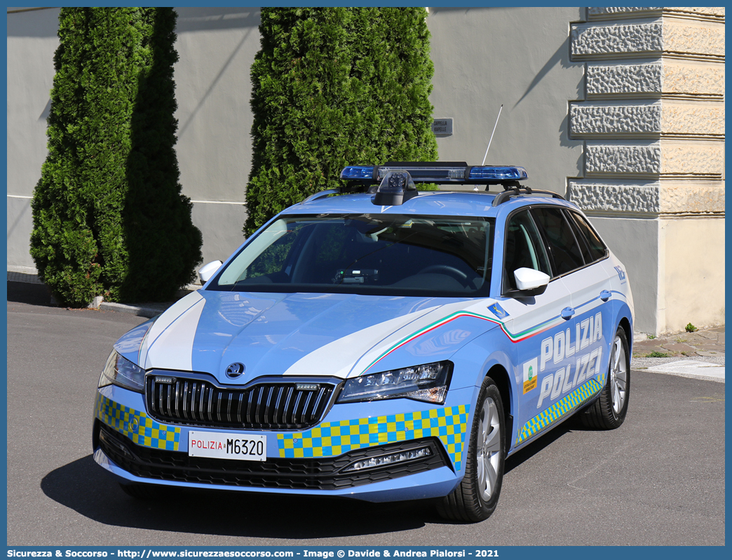 Polizia M6320
Polizia di Stato
Polizia Stradale
Autostrada del Brennero S.p.A.
Skoda Superb Wagon 4x4 III serie restyling
Allestitore Focaccia Group S.r.l.
Parole chiave: PS;P.S.;Polizia;di;Stato;Stradale;Autostrada del Brennero S.p.A.;Brenneroautobahn A.G.;Skoda;Superb;Wagon;Focaccia