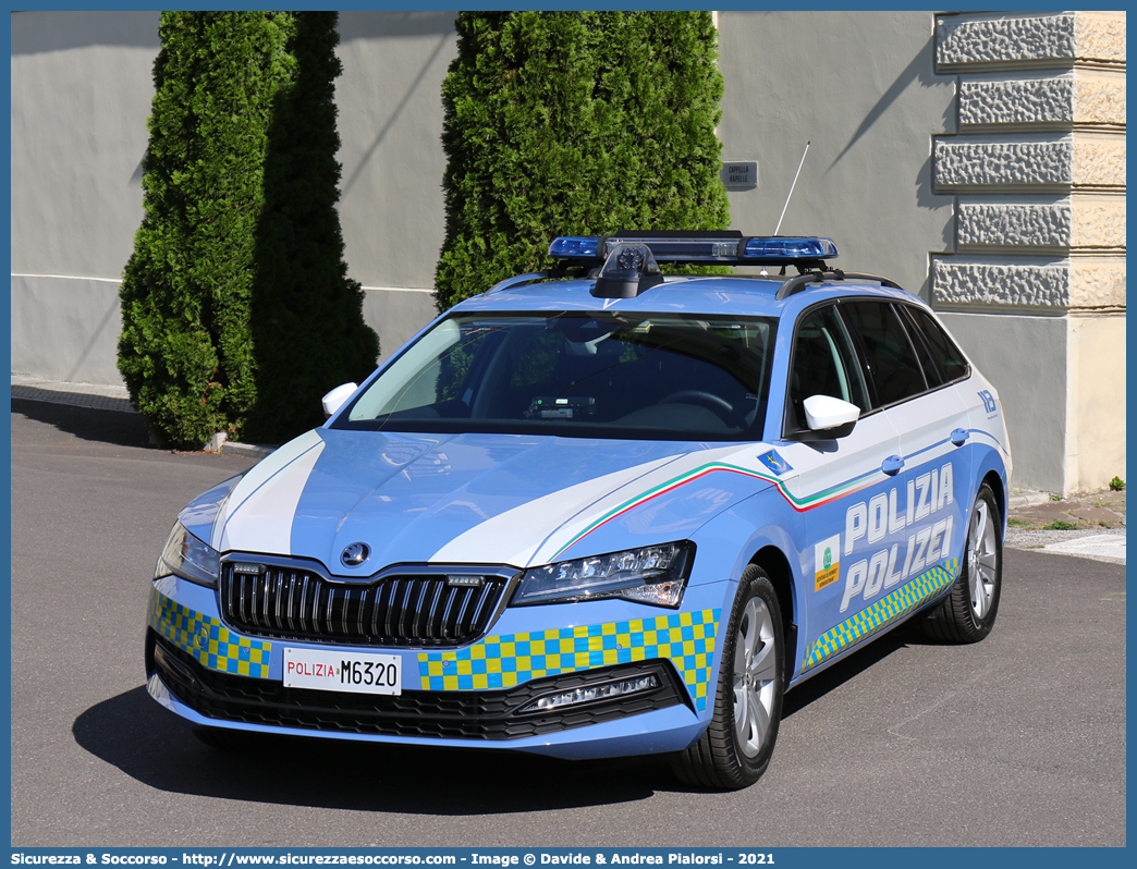 Polizia M6320
Polizia di Stato
Polizia Stradale
Autostrada del Brennero S.p.A.
Skoda Superb Wagon 4x4 III serie restyling
Allestitore Focaccia Group S.r.l.
Parole chiave: PS;P.S.;Polizia;di;Stato;Stradale;Autostrada del Brennero S.p.A.;Brenneroautobahn A.G.;Skoda;Superb;Wagon;Focaccia