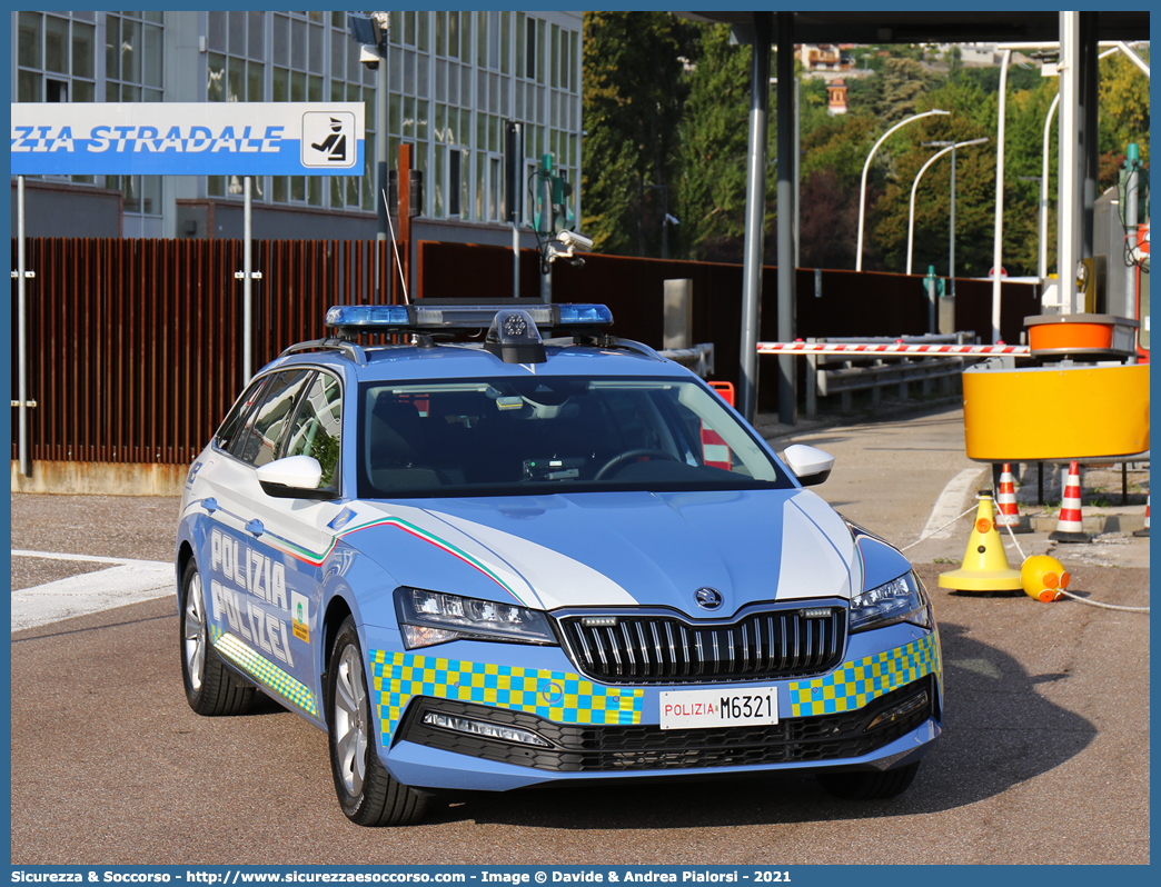 Polizia M6321
Polizia di Stato
Polizia Stradale
Autostrada del Brennero S.p.A.
Skoda Superb Wagon 4x4 III serie restyling
Allestitore Focaccia Group S.r.l.
Parole chiave: PS;P.S.;Polizia;di;Stato;Stradale;Autostrada del Brennero S.p.A.;Brenneroautobahn A.G.;Skoda;Superb;Wagon;Focaccia