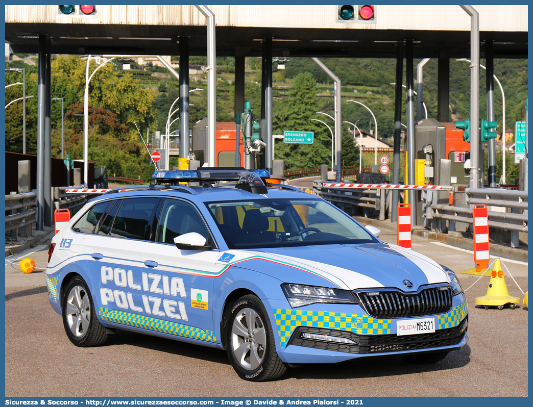 Polizia M6321
Polizia di Stato
Polizia Stradale
Autostrada del Brennero S.p.A.
Skoda Superb Wagon 4x4 III serie restyling
Allestitore Focaccia Group S.r.l.
Parole chiave: PS;P.S.;Polizia;di;Stato;Stradale;Autostrada del Brennero S.p.A.;Brenneroautobahn A.G.;Skoda;Superb;Wagon;Focaccia