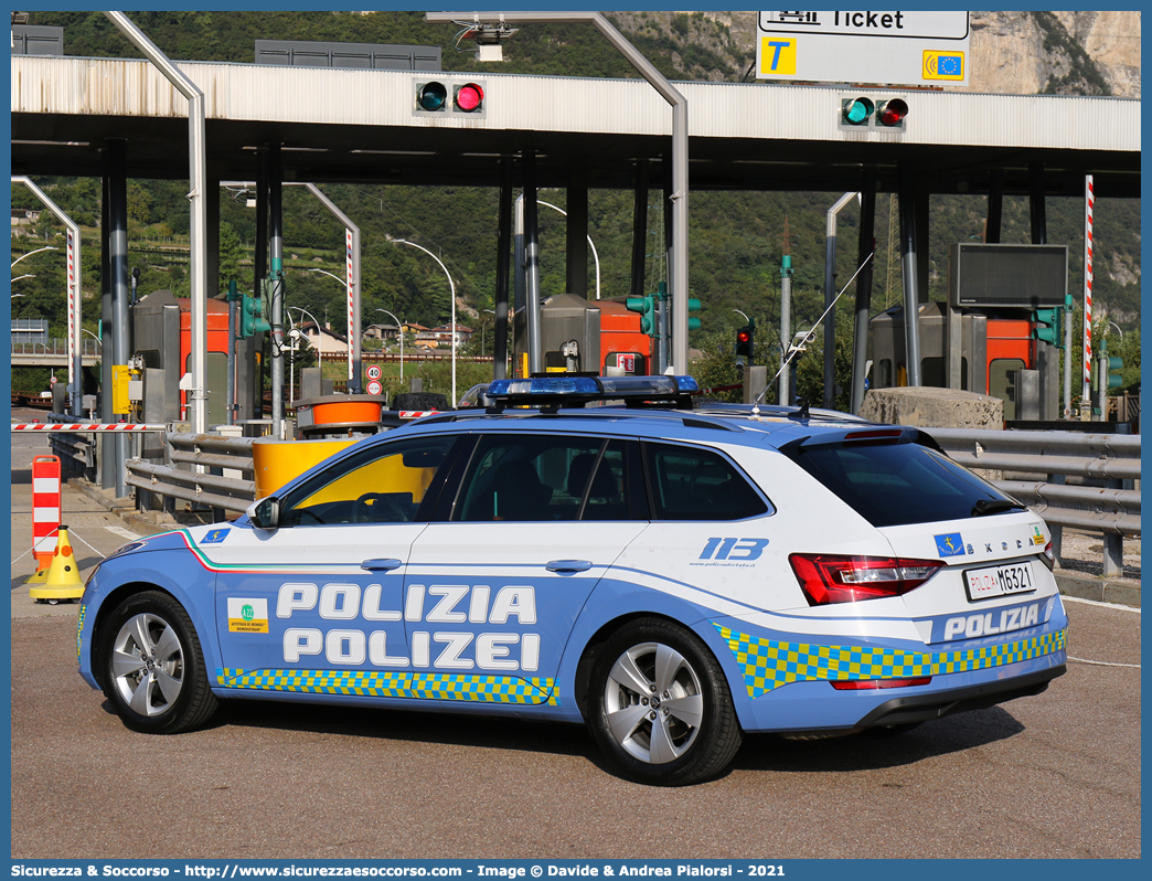 Polizia M6321
Polizia di Stato
Polizia Stradale
Autostrada del Brennero S.p.A.
Skoda Superb Wagon 4x4 III serie restyling
Allestitore Focaccia Group S.r.l.
Parole chiave: PS;P.S.;Polizia;di;Stato;Stradale;Autostrada del Brennero S.p.A.;Brenneroautobahn A.G.;Skoda;Superb;Wagon;Focaccia