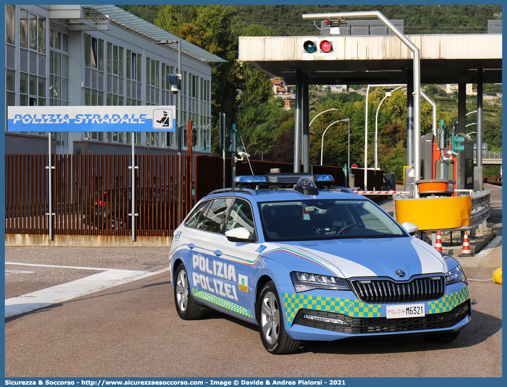 Polizia M6321
Polizia di Stato
Polizia Stradale
Autostrada del Brennero S.p.A.
Skoda Superb Wagon 4x4 III serie restyling
Allestitore Focaccia Group S.r.l.
Parole chiave: PS;P.S.;Polizia;di;Stato;Stradale;Autostrada del Brennero S.p.A.;Brenneroautobahn A.G.;Skoda;Superb;Wagon;Focaccia