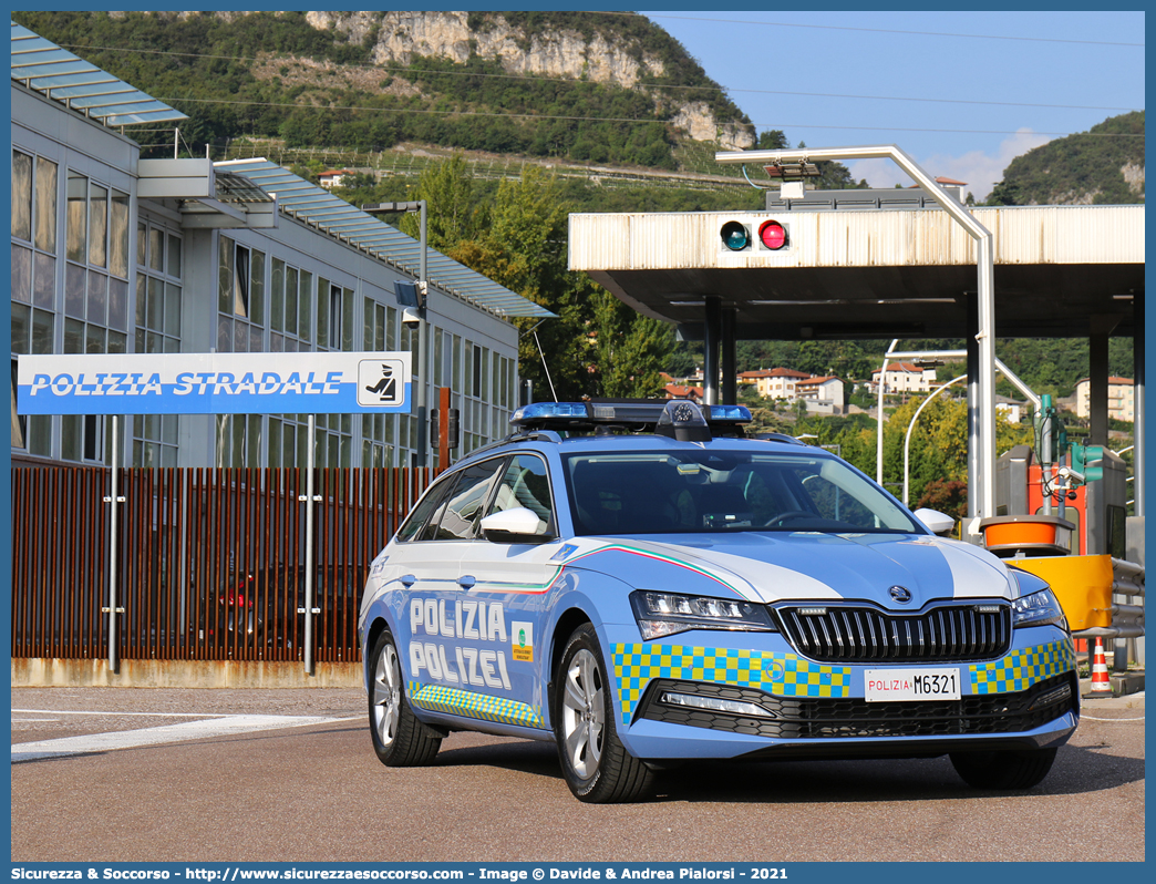 Polizia M6321
Polizia di Stato
Polizia Stradale
Autostrada del Brennero S.p.A.
Skoda Superb Wagon 4x4 III serie restyling
Allestitore Focaccia Group S.r.l.
Parole chiave: PS;P.S.;Polizia;di;Stato;Stradale;Autostrada del Brennero S.p.A.;Brenneroautobahn A.G.;Skoda;Superb;Wagon;Focaccia