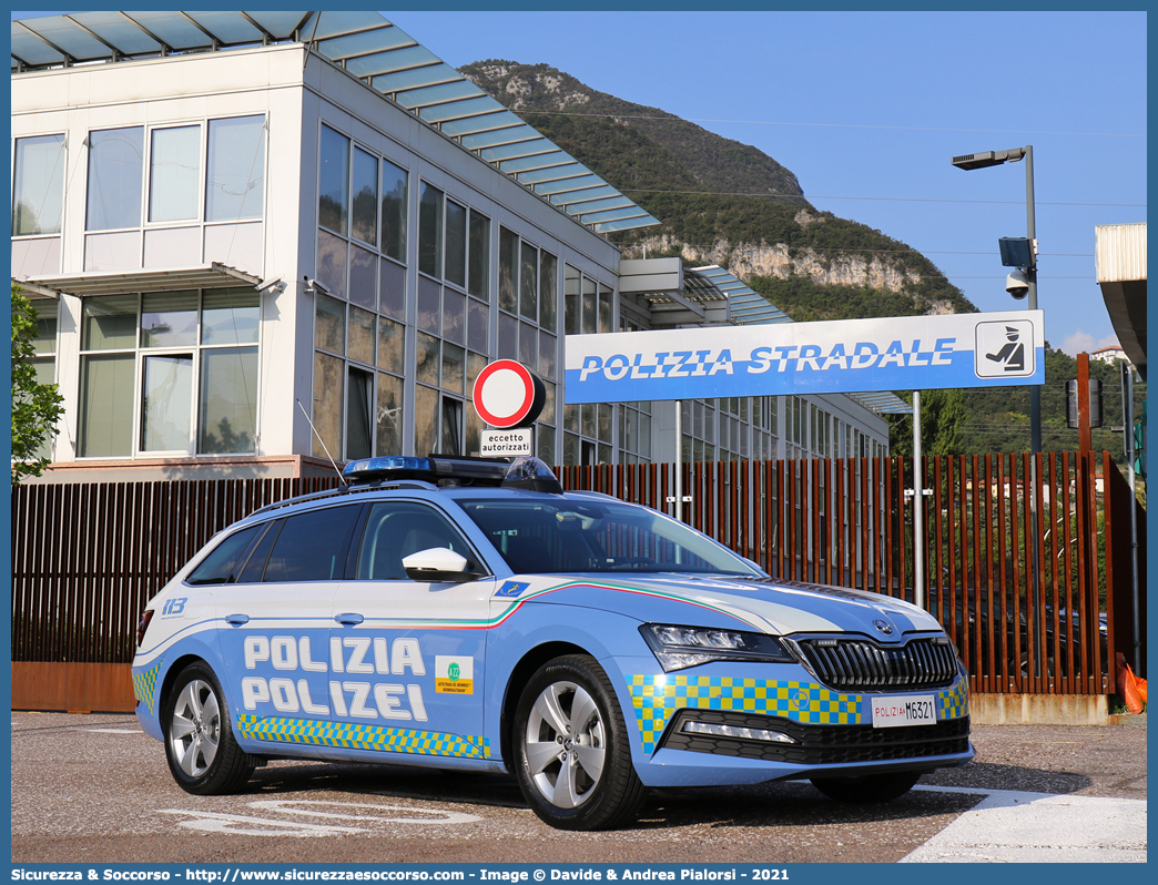 Polizia M6321
Polizia di Stato
Polizia Stradale
Autostrada del Brennero S.p.A.
Skoda Superb Wagon 4x4 III serie restyling
Allestitore Focaccia Group S.r.l.
Parole chiave: PS;P.S.;Polizia;di;Stato;Stradale;Autostrada del Brennero S.p.A.;Brenneroautobahn A.G.;Skoda;Superb;Wagon;Focaccia