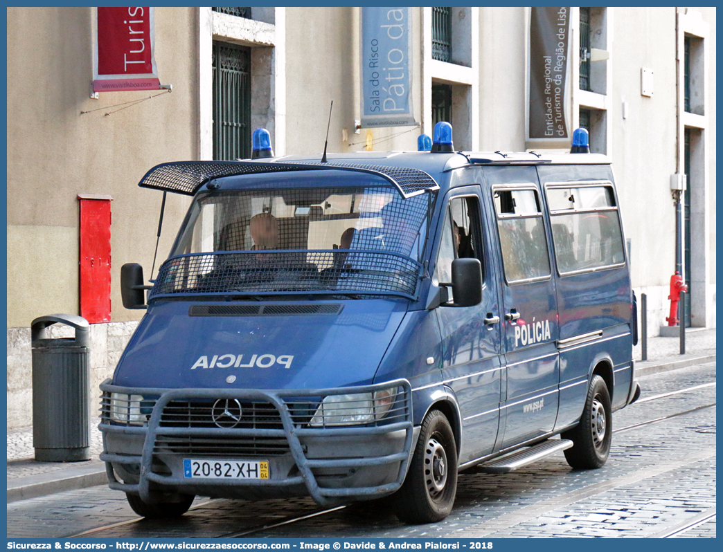 -
República Portuguesa
Polícia de Segurança Pública
Corpo de Intervenção
Mercedes Benz Sprinter I generation
Parole chiave: Repubblica;Portoghese;República;Portuguesa;Polícia;Segurança;Pública;Corpo de Intervenção;Mercedes;Benz:Sprinter