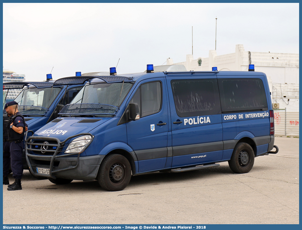 -
República Portuguesa
Polícia de Segurança Pública
Corpo de Intervenção
Mercedes Benz Sprinter II generation
Parole chiave: Repubblica;Portoghese;República;Portuguesa;Polícia;Segurança;Pública;Corpo de Intervenção;Mercedes;Benz:Sprinter