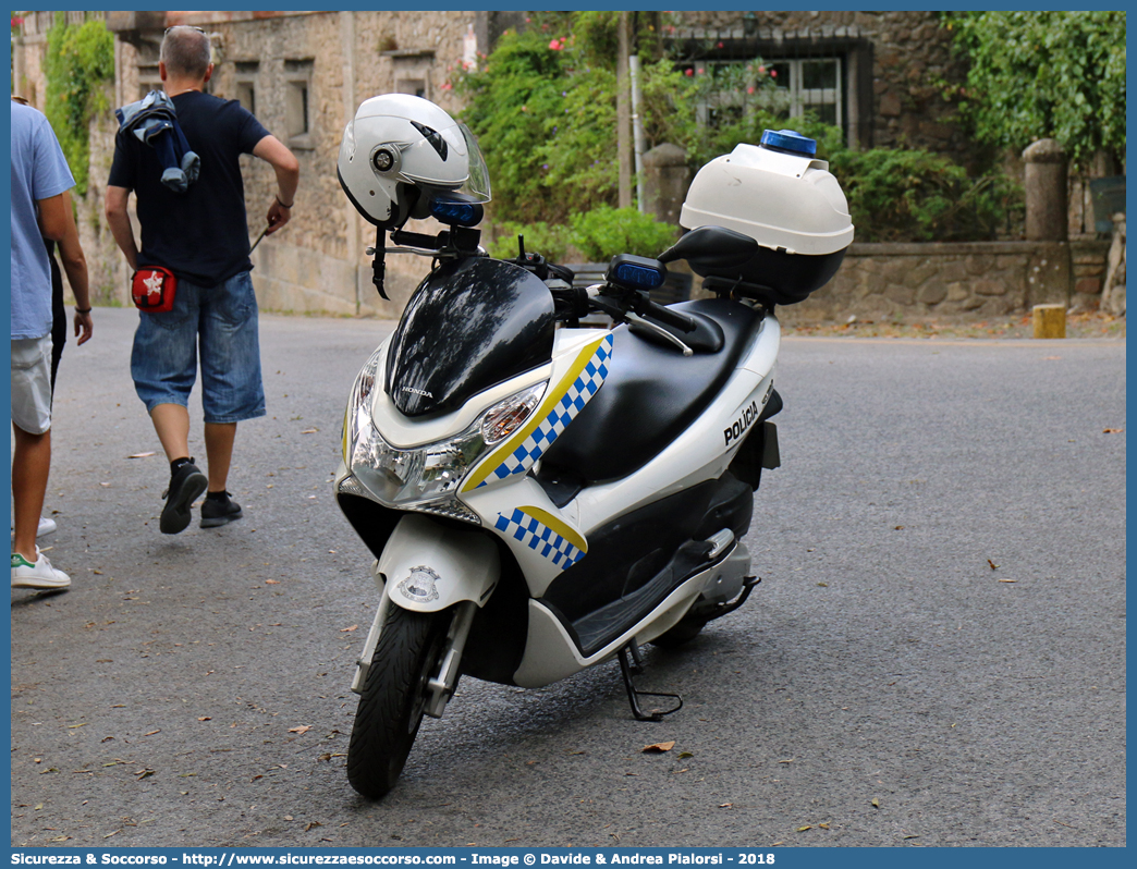 -
República Portuguesa
Polícia Municipal de Sintra
Honda PCX
Parole chiave: Repubblica;Portoghese;República;Portuguesa;Polícia;Municipal;Polícia Municipal de Sintra;Sintra;Honda;PCX