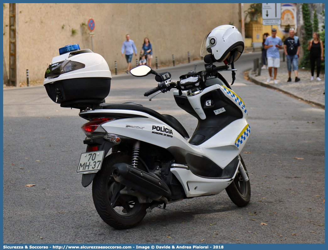 -
República Portuguesa
Polícia Municipal de Sintra
Honda PCX
Parole chiave: Repubblica;Portoghese;República;Portuguesa;Polícia;Municipal;Polícia Municipal de Sintra;Sintra;Honda;PCX