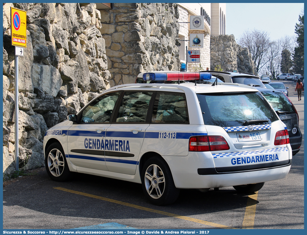 Polizia 151
Repubblica di San Marino
Gendarmeria
Fiat Stilo Multiwagon II serie
(variante)
Parole chiave: Repubblica;San Marino;RSM;R.S.M.;Gendarmeria;Fiat;Stilo;Multiwagon