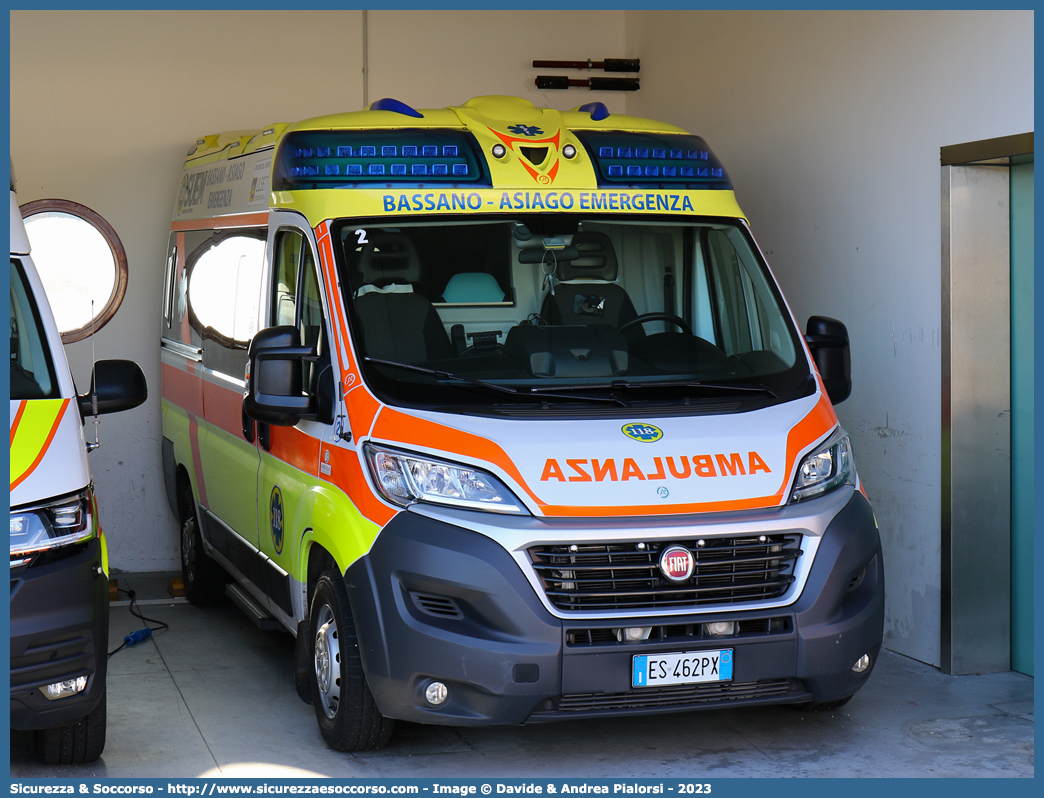 2
SUEM 118 Bassano Asiago
Azienda ULSS 7 - Pedemontana
Fiat Ducato III serie restyling
Allestitore Ambitalia S.p.A.
(variante)
Parole chiave: 118;SUEM;S.U.E.M.;Bassano;Asiago;Vicenza;Ambulanza;Fiat;Ducato;Ambitalia