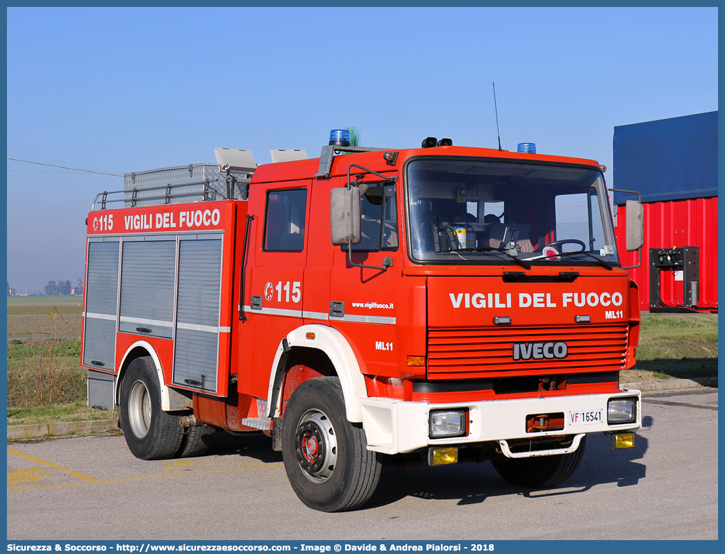 VF 16541
Corpo Nazionale Vigili del Fuoco
Iveco 190-26
Allestitore Baribbi S.p.A.
(variante)
Parole chiave: VVF;V.V.F.;Corpo;Nazionale;Vigili;del;Fuoco;AutoPompaSerbatoio;APS;A.P.S.;Iveco;190;26;190-26;Baribbi