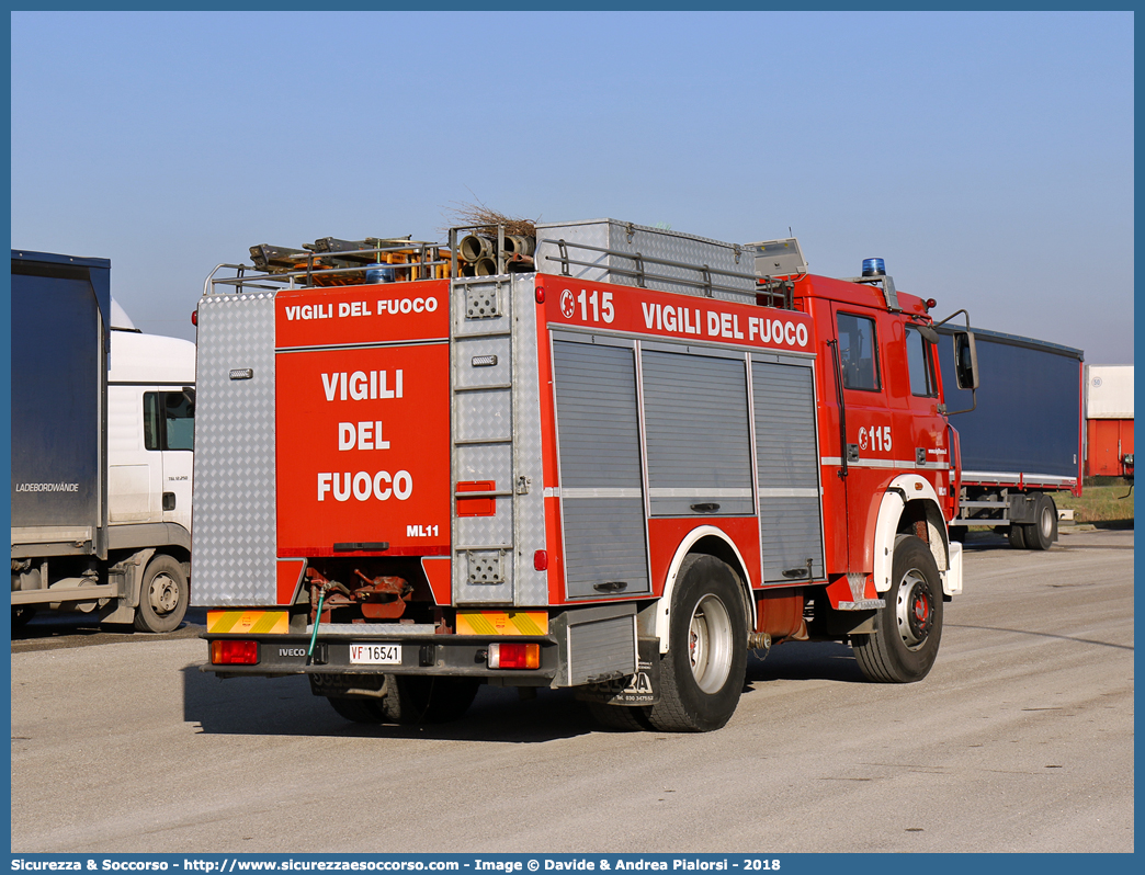 VF 16541
Corpo Nazionale Vigili del Fuoco
Iveco 190-26
Allestitore Baribbi S.p.A.
(variante)
Parole chiave: VVF;V.V.F.;Corpo;Nazionale;Vigili;del;Fuoco;AutoPompaSerbatoio;APS;A.P.S.;Iveco;190;26;190-26;Baribbi