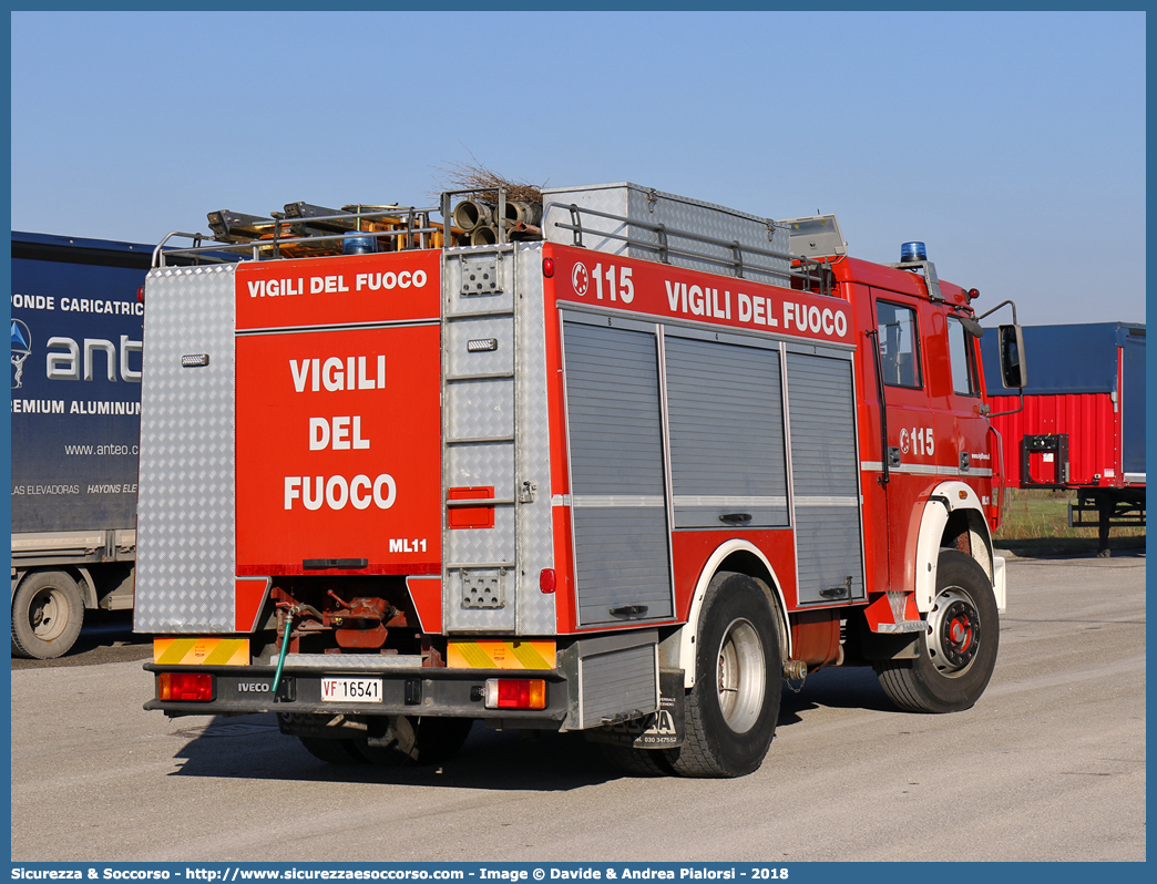 VF 16541
Corpo Nazionale Vigili del Fuoco
Iveco 190-26
Allestitore Baribbi S.p.A.
(variante)
Parole chiave: VVF;V.V.F.;Corpo;Nazionale;Vigili;del;Fuoco;AutoPompaSerbatoio;APS;A.P.S.;Iveco;190;26;190-26;Baribbi