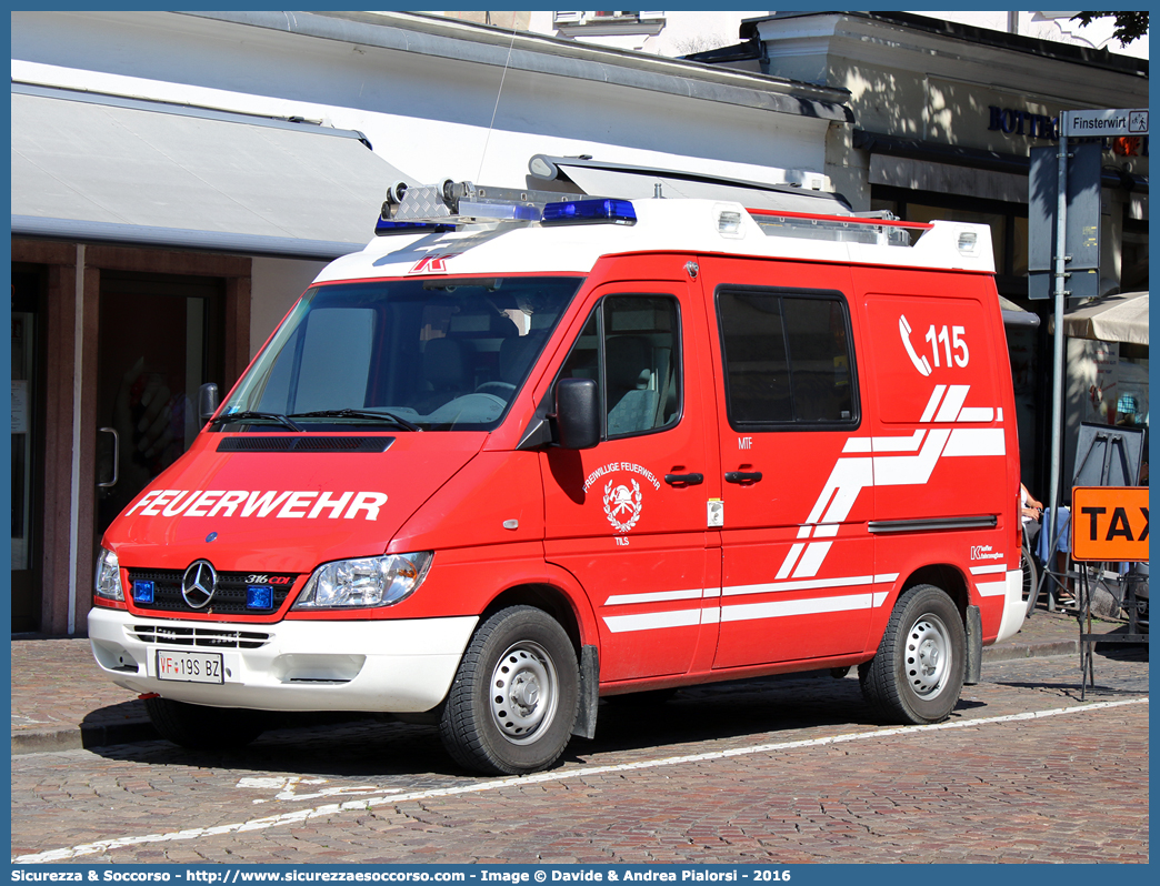 VF 19S BZ
Vigili del Fuoco Volontari Tiles
Freiwillige Feuerwehr Tils
Mercedes-Benz Sprinter 316 I serie restyling
Allestitore Kofler Fahrzeugbau S.n.c.
Parole chiave: VF;FW;Vigili;del;Fuoco;Volontari;Freiwillige;Feuerwehr;Tils;Tiles;Mercedes;Benz;Sprinter;316;Kofler;Fahrzeugbau