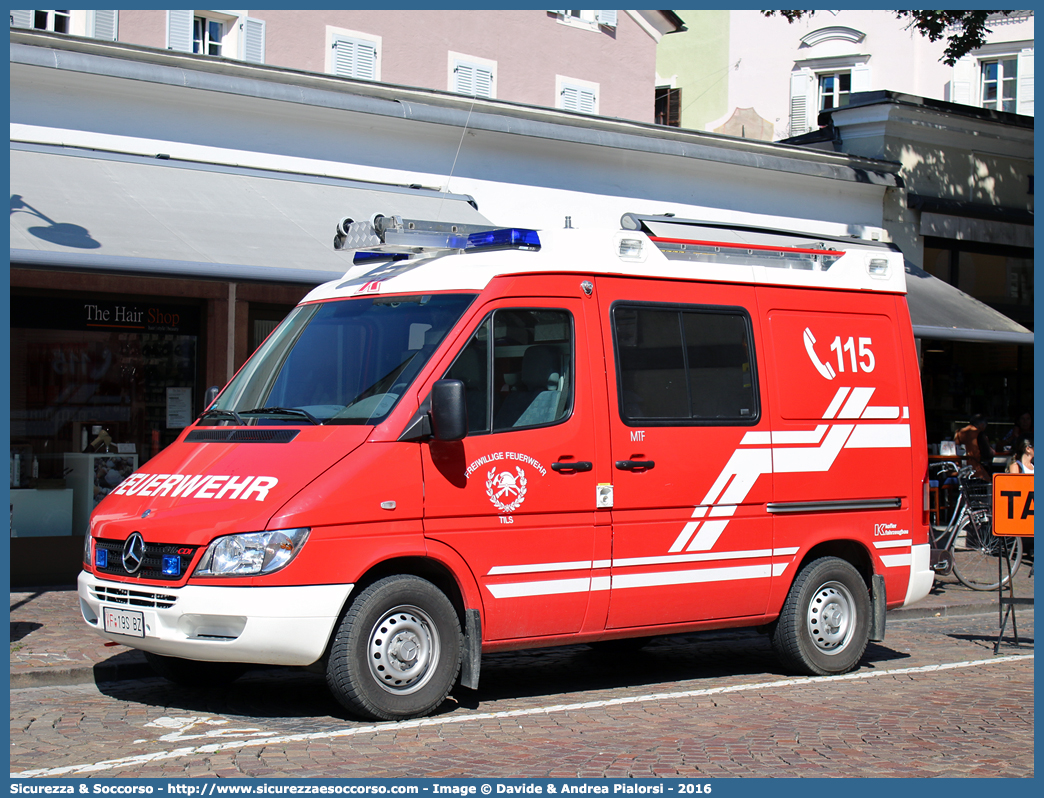 VF 19S BZ
Vigili del Fuoco Volontari Tiles
Freiwillige Feuerwehr Tils
Mercedes-Benz Sprinter 316 I serie restyling
Allestitore Kofler Fahrzeugbau S.n.c.
Parole chiave: VF;FW;Vigili;del;Fuoco;Volontari;Freiwillige;Feuerwehr;Tils;Tiles;Mercedes;Benz;Sprinter;316;Kofler;Fahrzeugbau