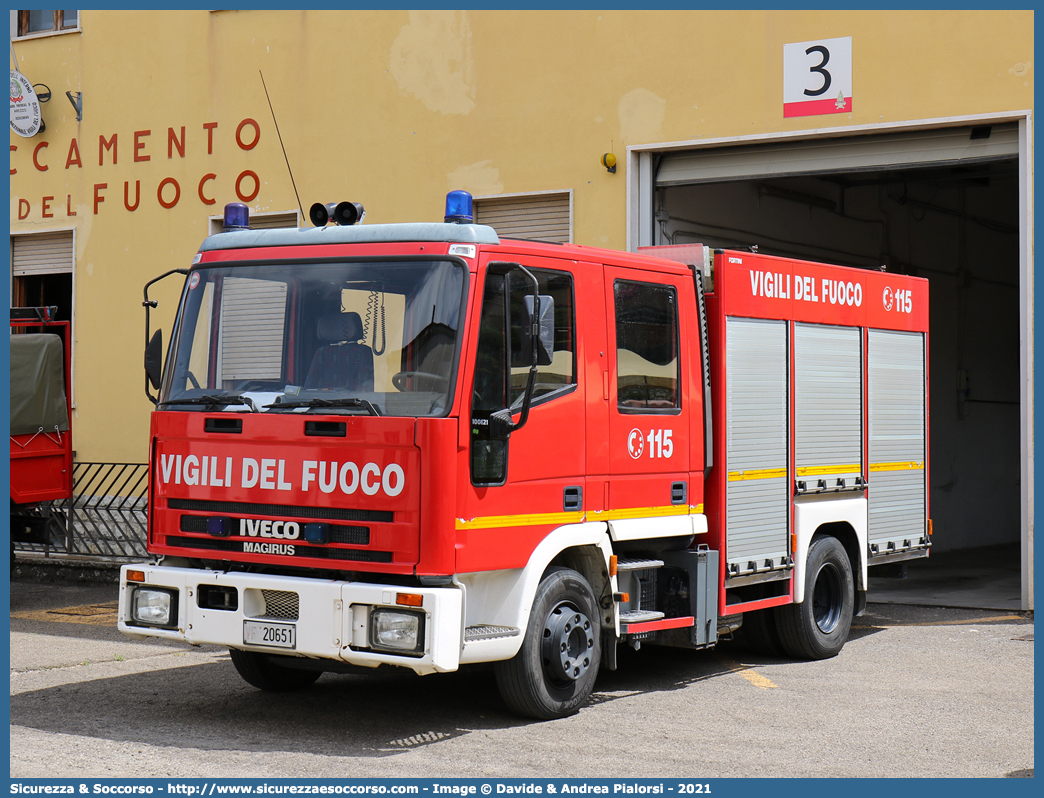 VF 20651
Corpo Nazionale Vigili del Fuoco
Iveco Magirus CityEuroFire
100E21 I serie
Parole chiave: VVF;V.V.F.;Corpo;Nazionale;Vigili;del;Fuoco;AutoPompaSerbatoio;APS;A.P.S.;Iveco;Magirus;Fortini;EuroFire;100E21