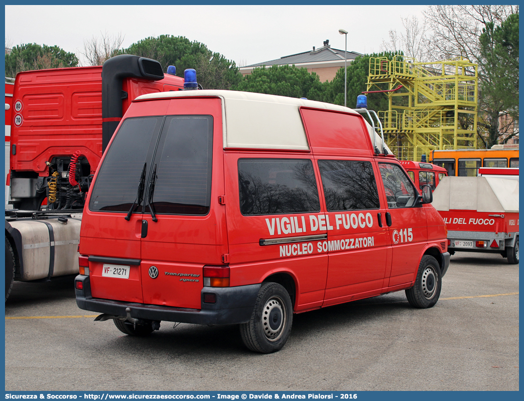 VF 21271
Corpo Nazionale Vigili del Fuoco
Nucleo Soccorso Subacqueo e Acquatico
Volkswagen Transporter T4
Parole chiave: Corpo;Nazionale;Vigili del Fuoco;Vigili;Fuoco;Volkswagen;Transporter;T4;NSSA;N.S.S.A.;Soccorso;Subacqueo;Acquatico;Sommozzatori;Subacquei