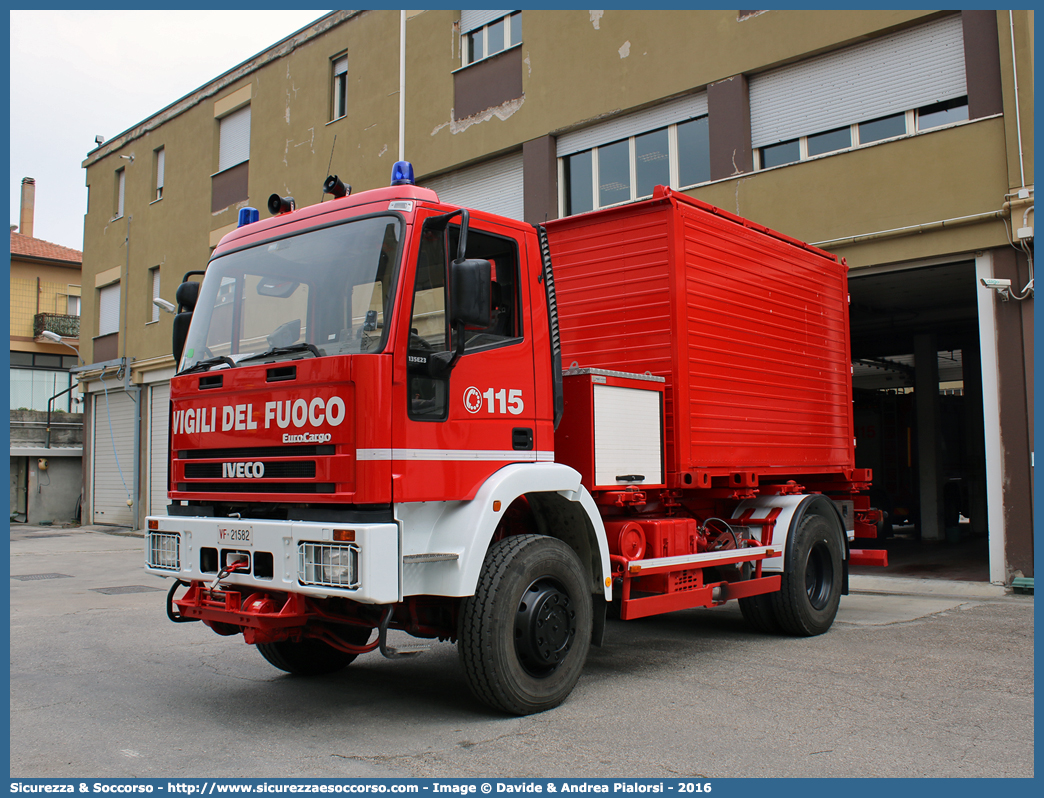 VF 21582
Corpo Nazionale Vigili del Fuoco
Iveco EuroCargo 135E23 4x4 I serie
(variante)
Parole chiave: VF;V.F.;VVF;V.V.F.;Corpo;Nazionale;Vigili del Fuoco;Iveco;EuroCargo;135E23