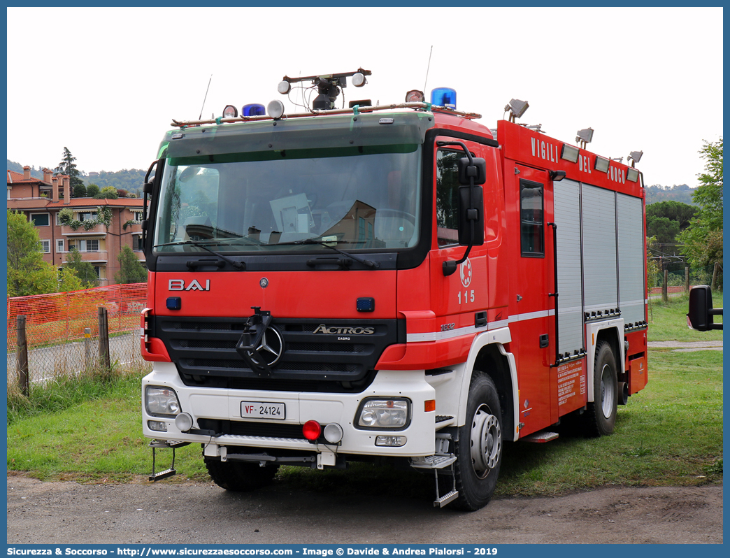 VF 24124
Corpo Nazionale Vigili del Fuoco
Mercedes Benz Actros 1832 II serie
Allestitore BAI S.r.l. - Zagro GmbH
Parole chiave: VVF;V.V.F.;Corpo;Nazionale;Vigili;del;Fuoco;AutoPompaSerbatoio;APS;AutoPompa;Mercedes Benz;Actros;1832;BAI;Zagro