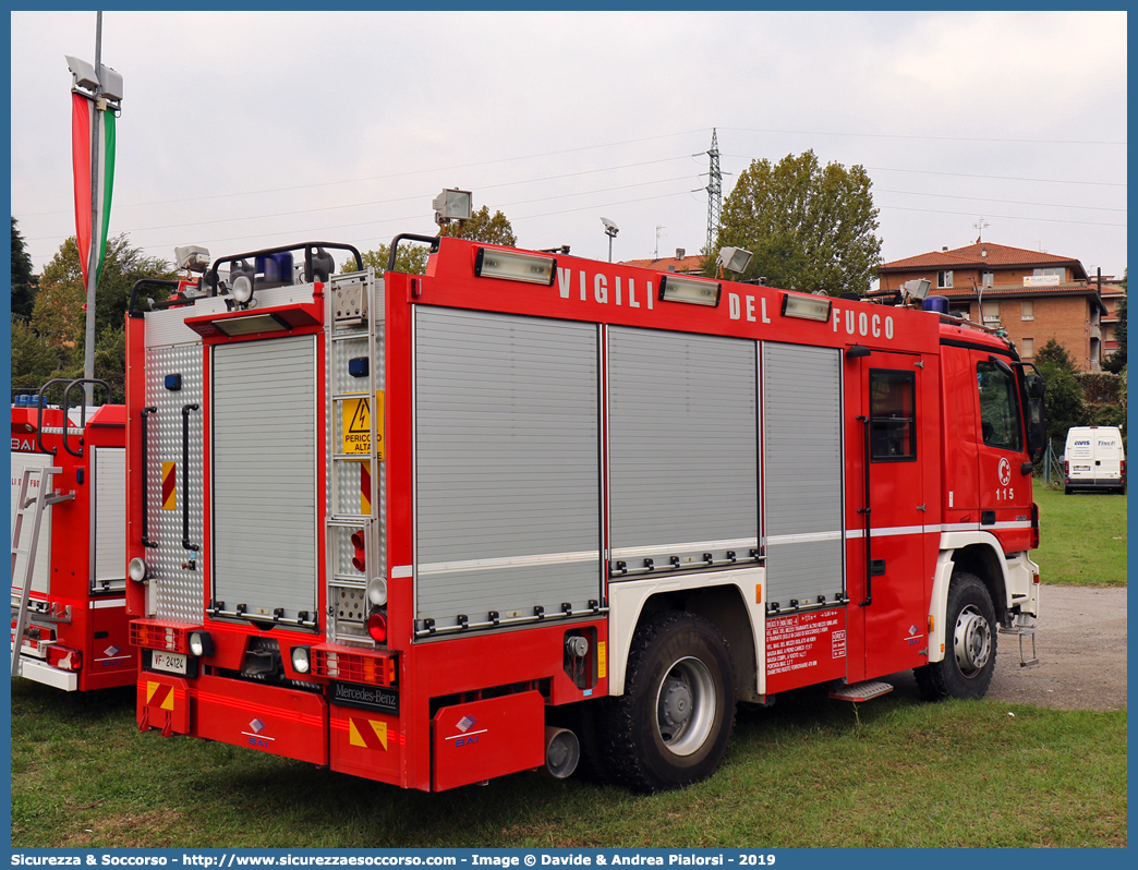 VF 24124
Corpo Nazionale Vigili del Fuoco
Mercedes Benz Actros 1832 II serie
Allestitore BAI S.r.l. - Zagro GmbH
Parole chiave: VVF;V.V.F.;Corpo;Nazionale;Vigili;del;Fuoco;AutoPompaSerbatoio;APS;AutoPompa;Mercedes Benz;Actros;1832;BAI;Zagro