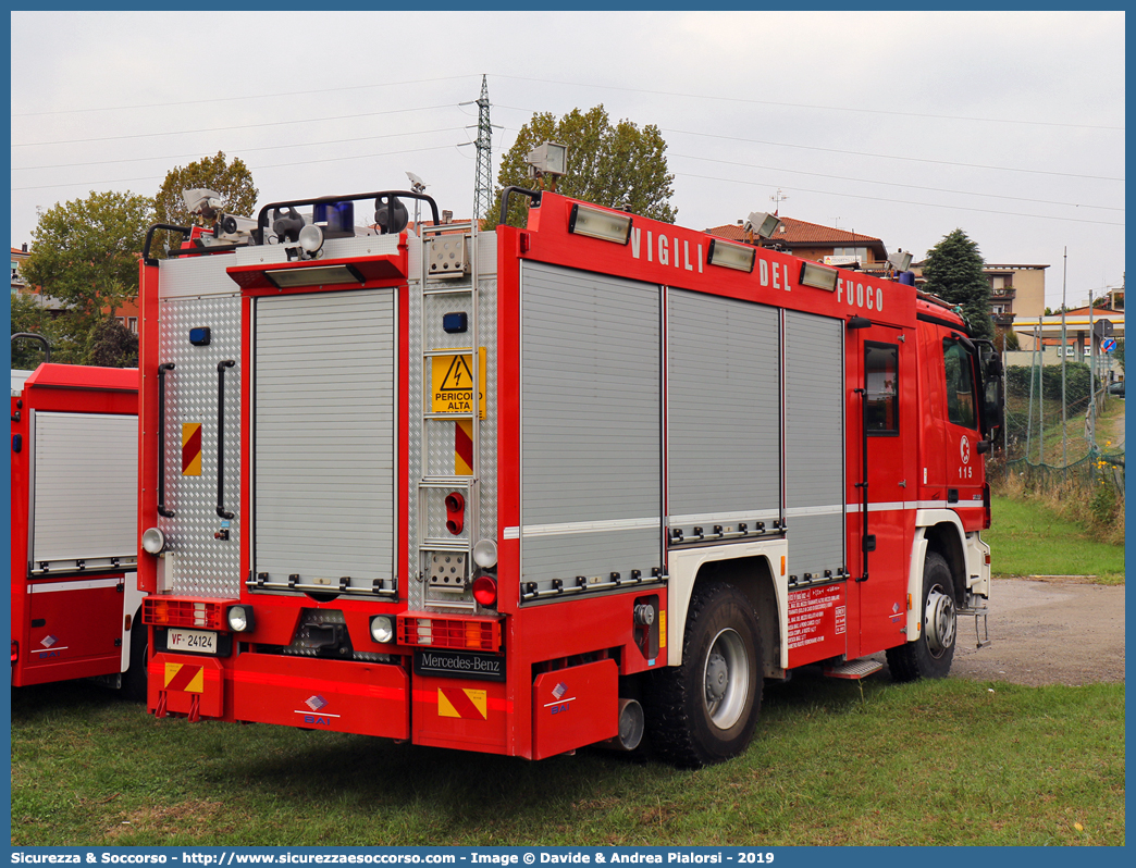 VF 24124
Corpo Nazionale Vigili del Fuoco
Mercedes Benz Actros 1832 II serie
Allestitore BAI S.r.l. - Zagro GmbH
Parole chiave: VVF;V.V.F.;Corpo;Nazionale;Vigili;del;Fuoco;AutoPompaSerbatoio;APS;AutoPompa;Mercedes Benz;Actros;1832;BAI;Zagro