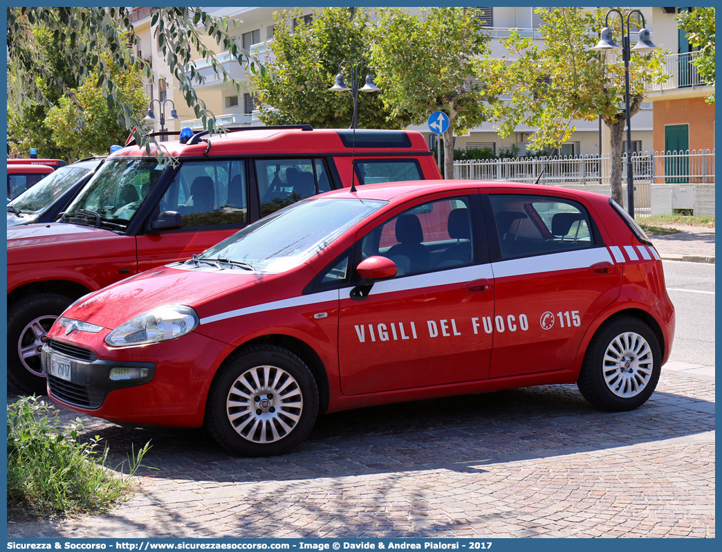 VF 25717
Corpo Nazionale Vigili del Fuoco
Fiat Punto Evo
Parole chiave: VF;V.F.;VVF;V.V.F.;Corpo;Nazionale;Vigili del Fuoco;Vigili;Fuoco;Fiat;Punto;Evo