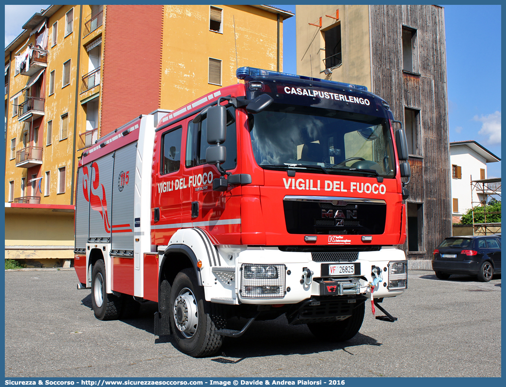 VF 26825
Corpo Nazionale Vigili del Fuoco
Man TGM 13.290
Allestitore Kofler Fahrzeugbau S.n.c.
(variante)
Parole chiave: VVF;V.V.F.;Corpo;Nazionale;Vigili;del;Fuoco;AutoPompaSerbatoio;APS;A.P.S.;AutoPompa;Man;TGM;18.340