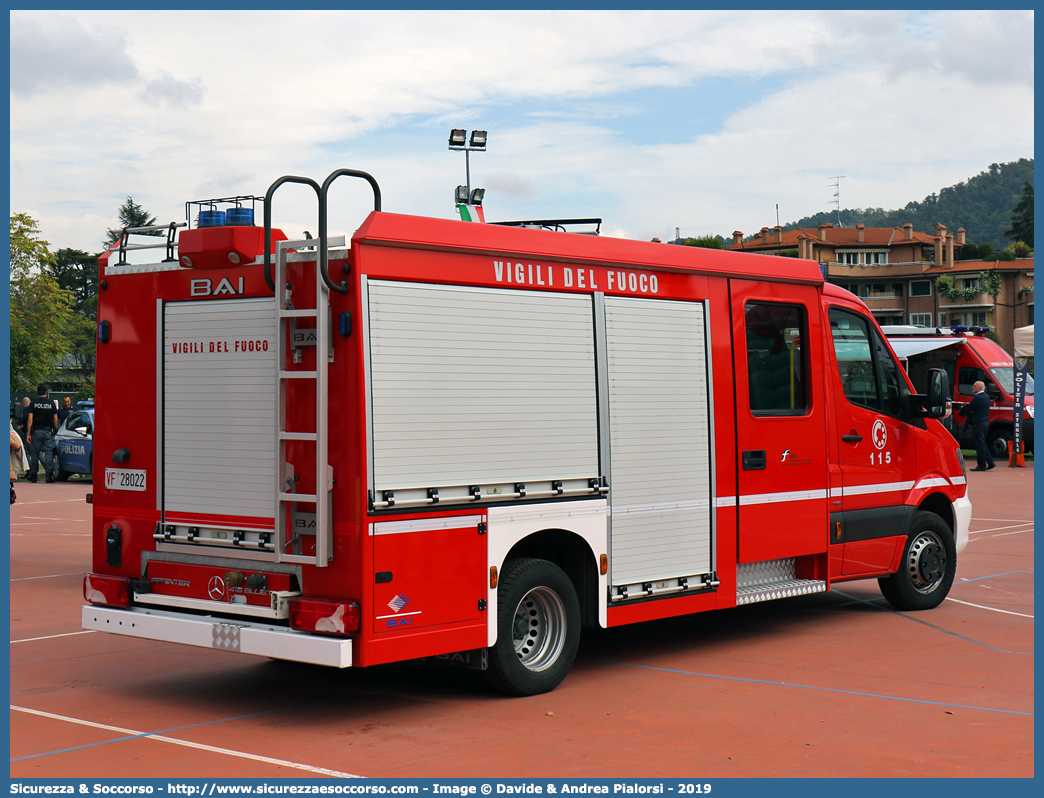 VF 28022
Corpo Nazionale Vigili del Fuoco
Mercedes Benz Sprinter II serie restyling
Allestitore BAI S.r.l.
Parole chiave: Corpo;Nazionale;Vigili del Fuoco;Vigili;Fuoco;Polisoccorso;Mercedes Benz;Sprinter;BAI;B.A.I.;Tecnica