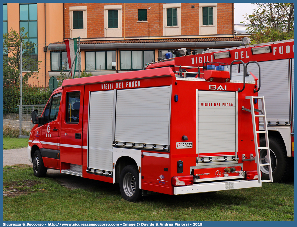 VF 28022
Corpo Nazionale Vigili del Fuoco
Mercedes Benz Sprinter II serie restyling
Allestitore BAI S.r.l.
Parole chiave: Corpo;Nazionale;Vigili del Fuoco;Vigili;Fuoco;Polisoccorso;Mercedes Benz;Sprinter;BAI;B.A.I.;Tecnica