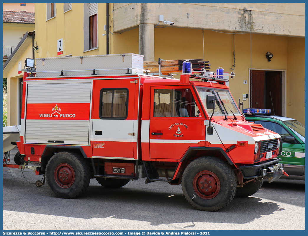 VF 29117
Corpo Nazionale Vigili del Fuoco
Iveco 40-10WM
Parole chiave: VF;V.F.;VVF;V.V.F.;Corpo;Nazionale;Vigili;del;Fuoco;Polisoccorso;Iveco;40-10WM;40;10;WM;VM90;VM 90