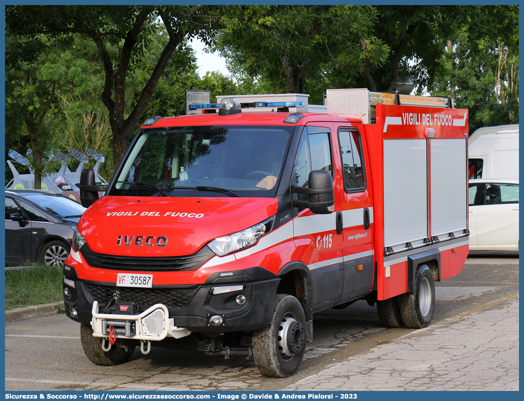 VF 30587
Corpo Nazionale Vigili del Fuoco
Iveco Daily 70-180 VI serie
Allestitore Ciabilli S.r.l.
Parole chiave: Corpo;Nazionale;Vigili del Fuoco;Vigili;Fuoco;Polisoccorso;Iveco;Daily;70-180;Ciabilli