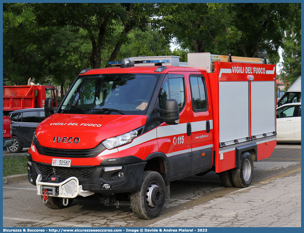 VF 30587
Corpo Nazionale Vigili del Fuoco
Iveco Daily 70-180 VI serie
Allestitore Ciabilli S.r.l.
Parole chiave: Corpo;Nazionale;Vigili del Fuoco;Vigili;Fuoco;Polisoccorso;Iveco;Daily;70-180;Ciabilli